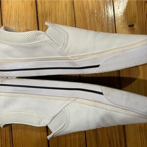 Nike Court legacy slip on